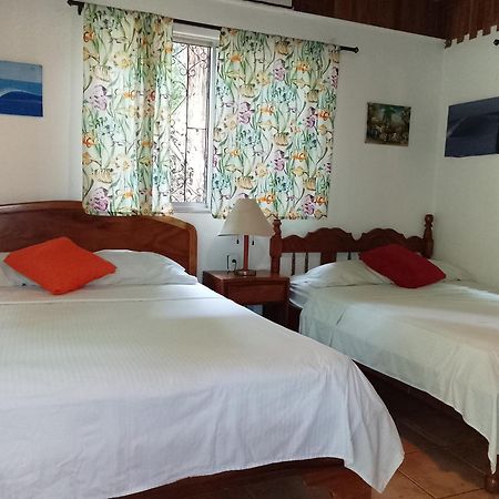 Mal Pais Surf Camp Hotell Playa Santa Teresa  Eksteriør bilde