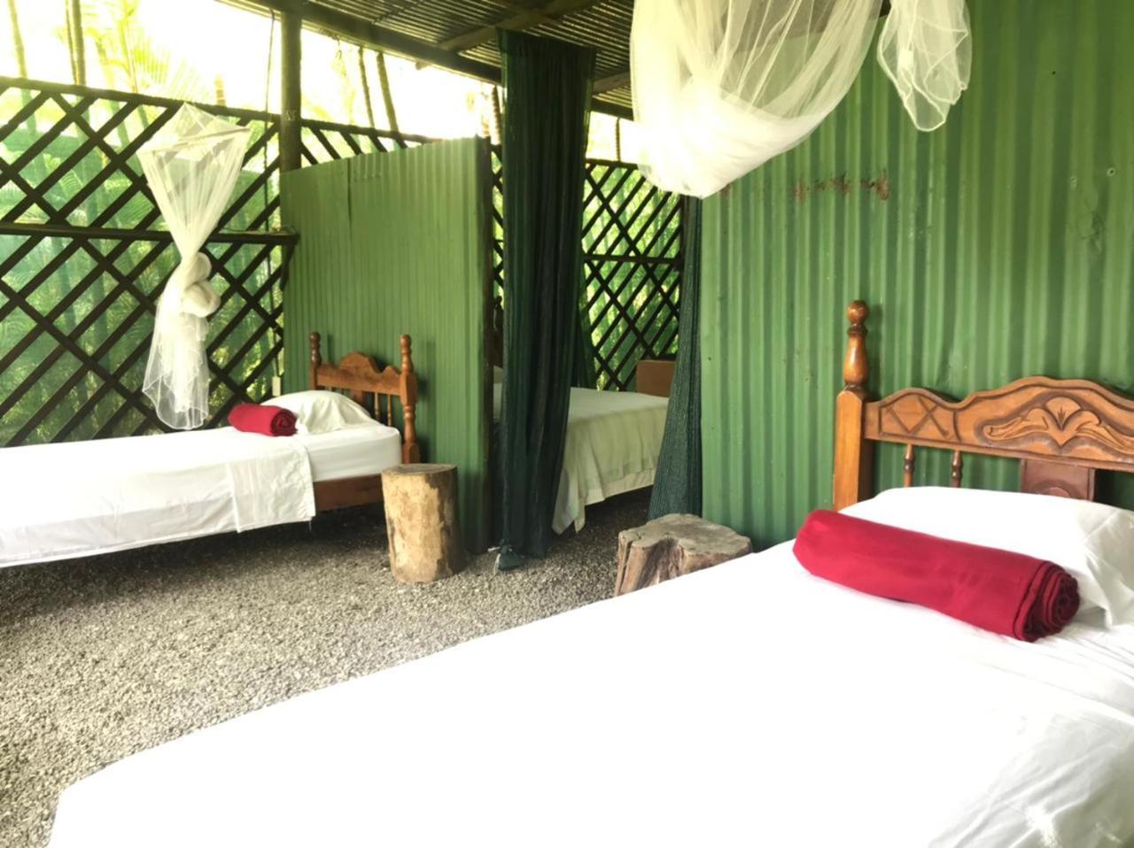 Mal Pais Surf Camp Hotell Playa Santa Teresa  Eksteriør bilde