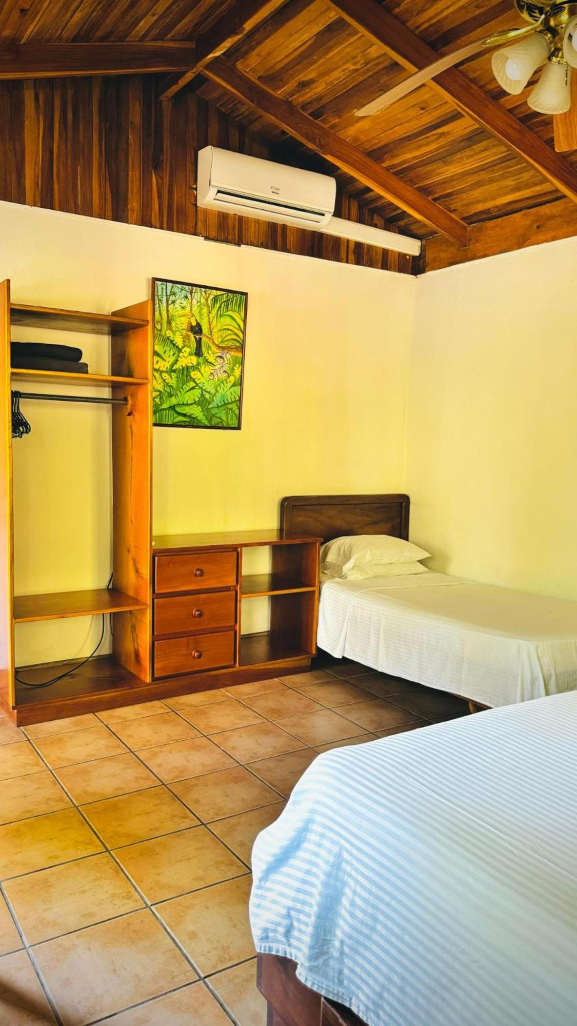 Mal Pais Surf Camp Hotell Playa Santa Teresa  Eksteriør bilde