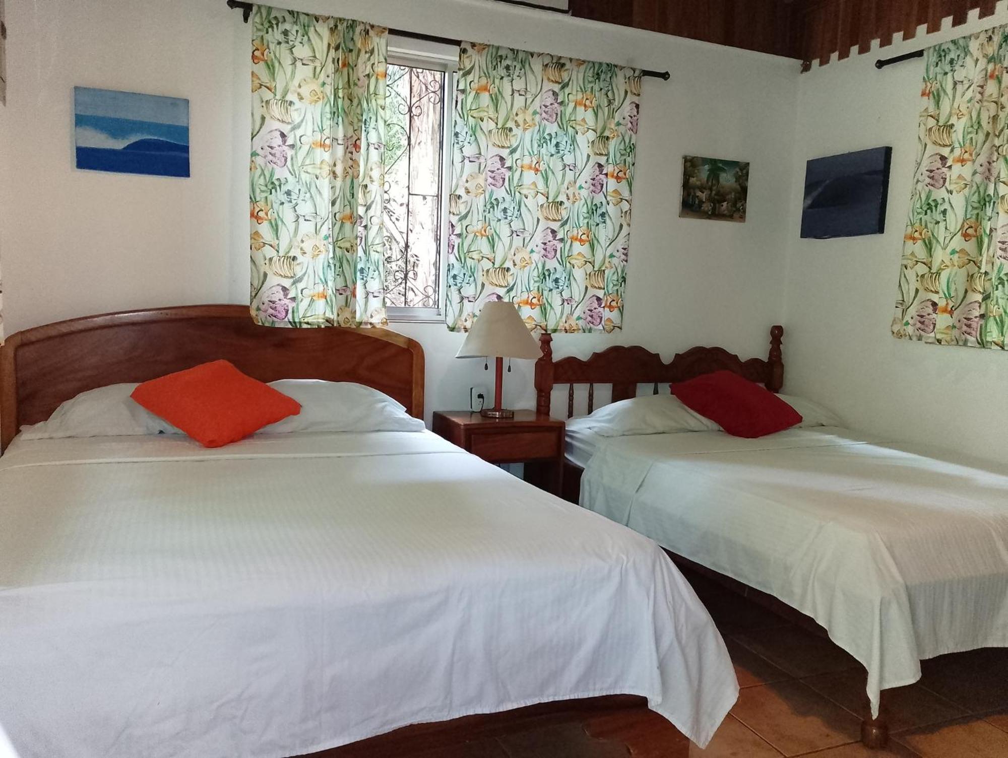 Mal Pais Surf Camp Hotell Playa Santa Teresa  Eksteriør bilde