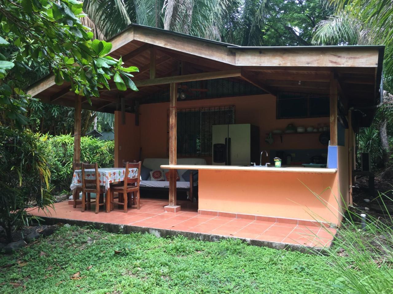 Mal Pais Surf Camp Hotell Playa Santa Teresa  Eksteriør bilde