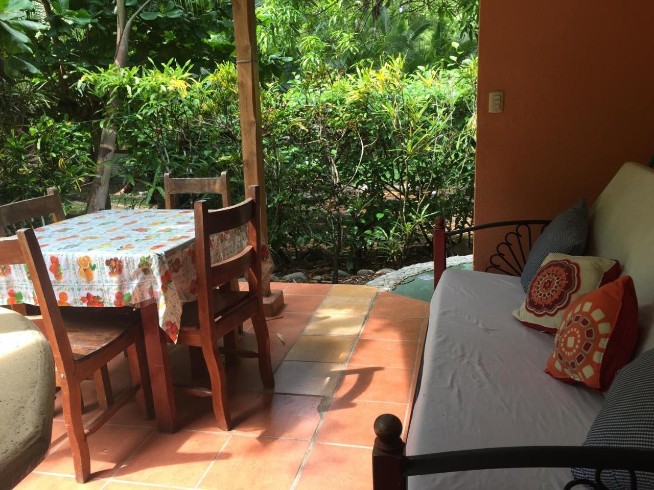 Mal Pais Surf Camp Hotell Playa Santa Teresa  Eksteriør bilde